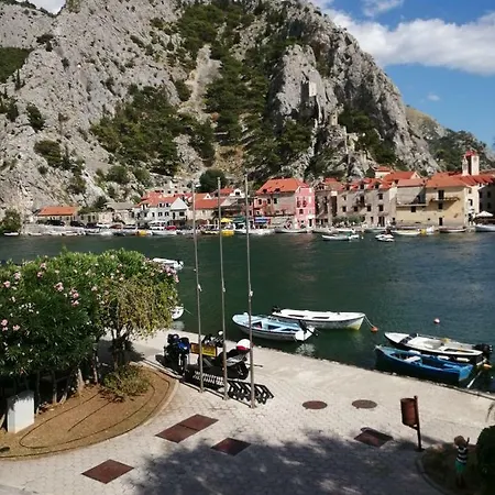 Cetina A4+2 * Omiš
