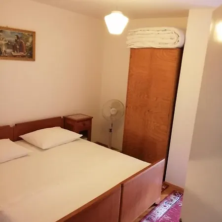 Cetina A4+2 * Omiš